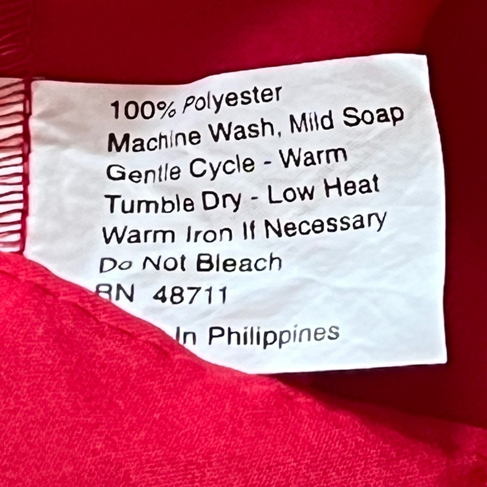 Red Ruffled Round Tablecloth 70‎ Inch Satin Finish Polyester Holiday Decor - Picture 6 of 6